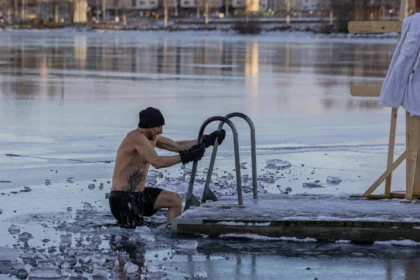 How long should you sit in an ice bath if you want your muscles to recover faster?